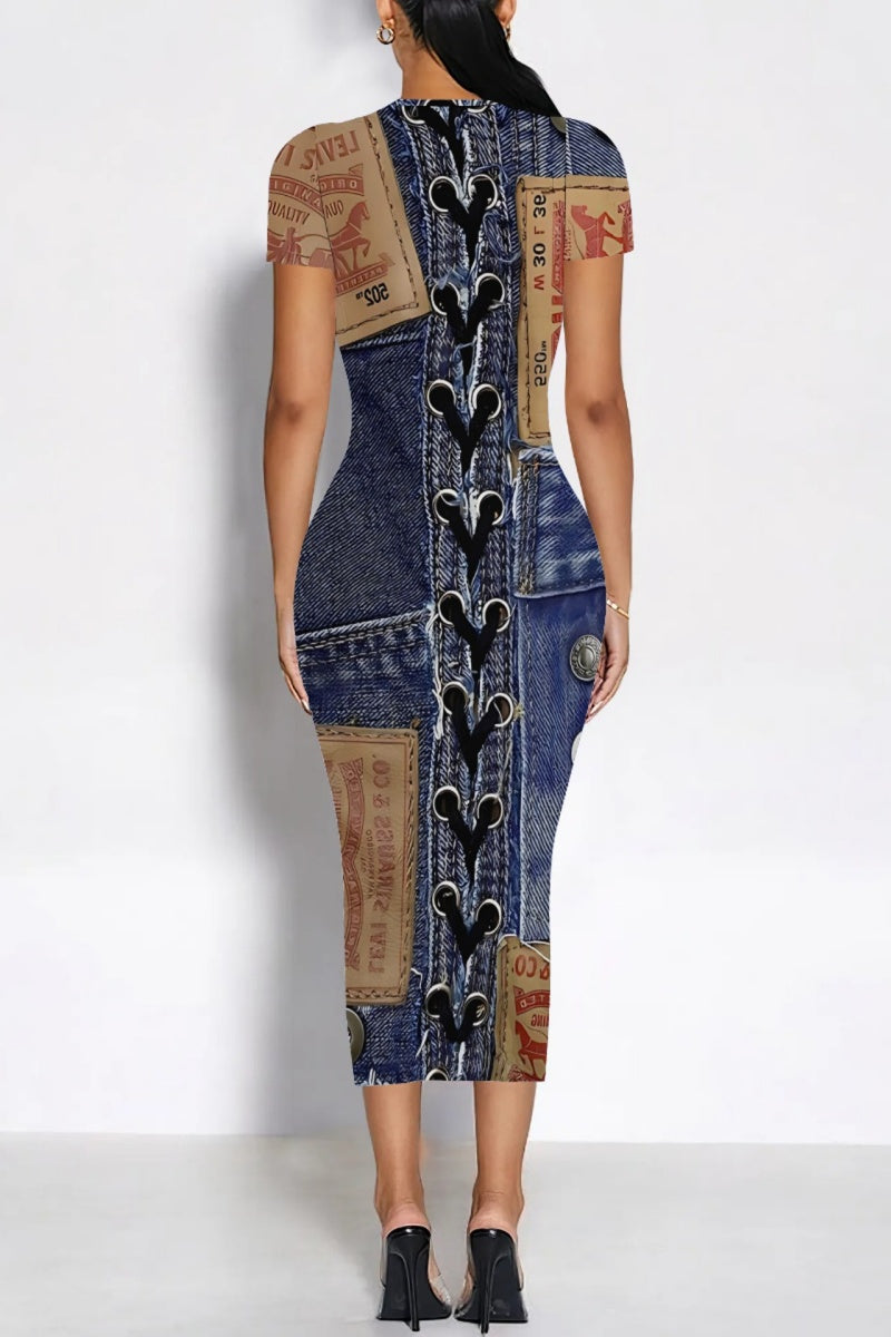 Lässiges Kleid mit Rundhalsausschnitt und kurzem Arm und Denim-Print 