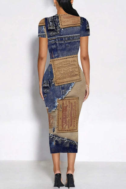 Lässiges Kleid mit Rundhalsausschnitt und kurzem Arm und Denim-Print 