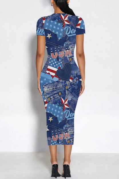 Lässiges Kleid mit Rundhalsausschnitt und kurzem Arm und Denim-Print 