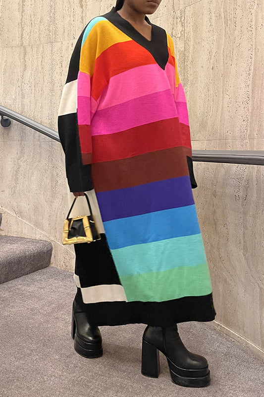 Stilvolles, übergroßes Maxikleid mit V-Ausschnitt und Regenbogen