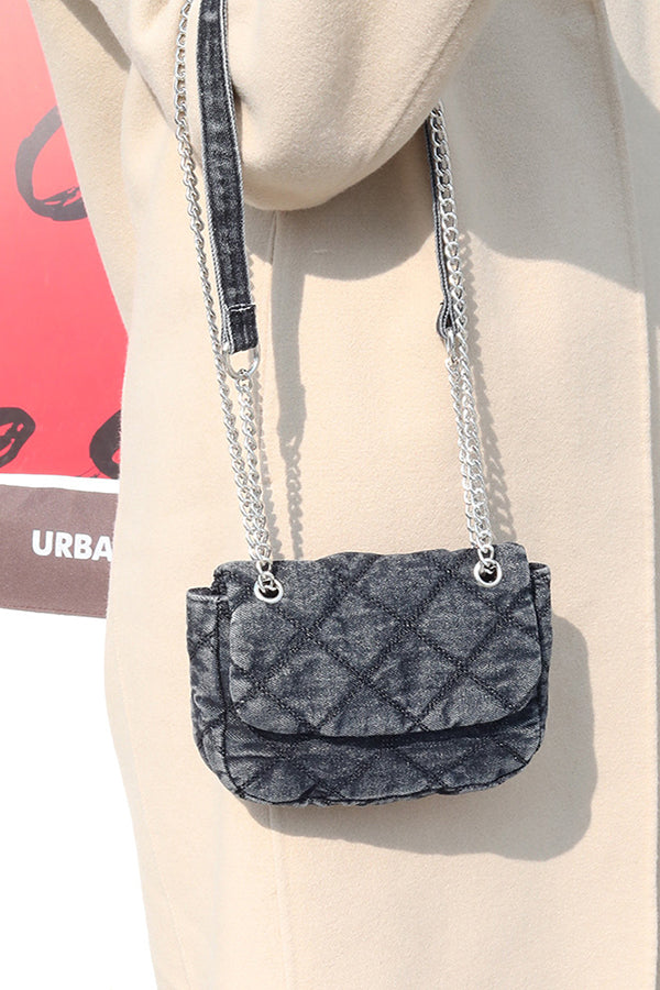 Denim-Tasche im Chanel-Stil mit Diamantkette