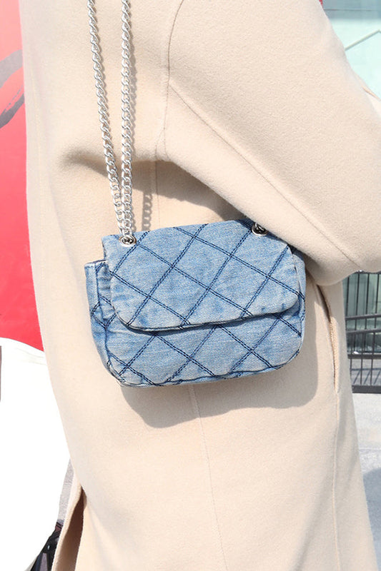 Denim-Tasche im Chanel-Stil mit Diamantkette