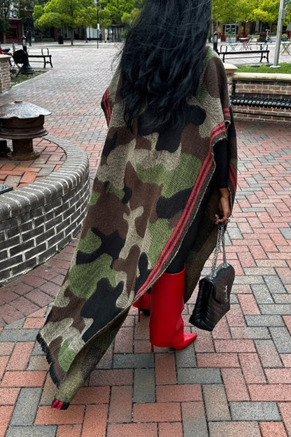 Casual Raw Trim Camo V-Neck Poncho