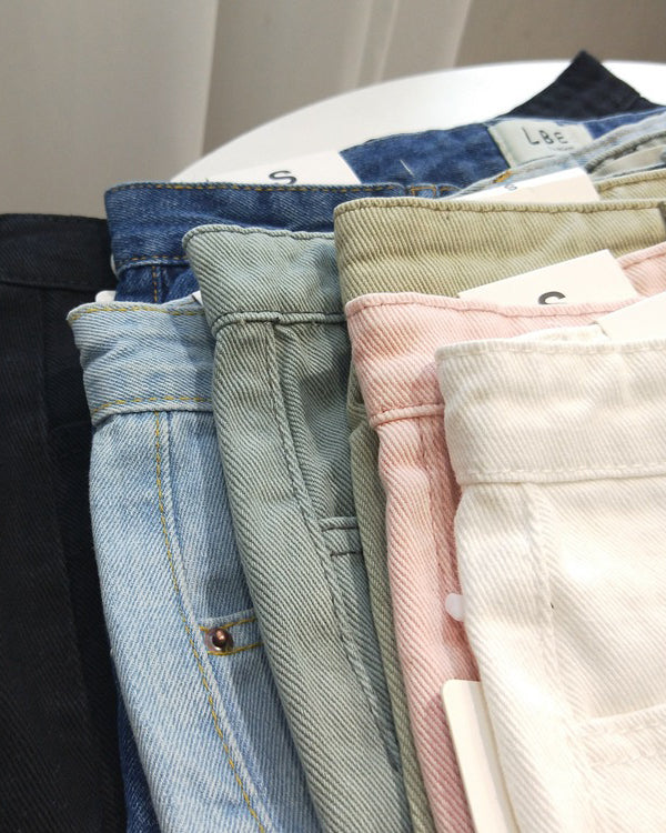 Einfarbige Retro-Jeansshorts mit hoher Taille, Fransen und offenem Saum