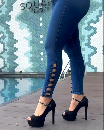 High-Waisted Curved Slim Jeans (Pre-Sale)