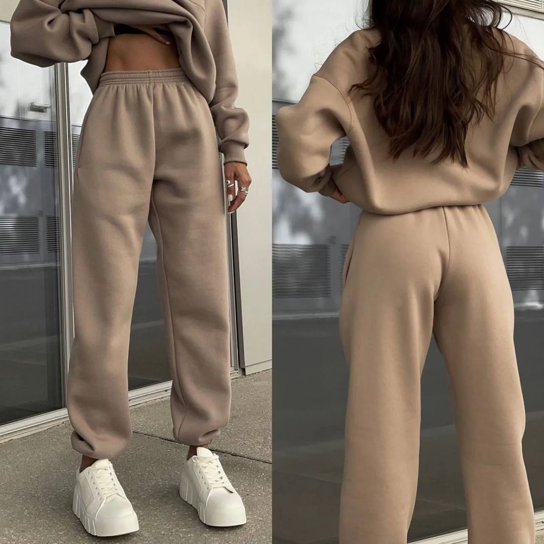 Sweatshirt and sweatpants two-piece suit