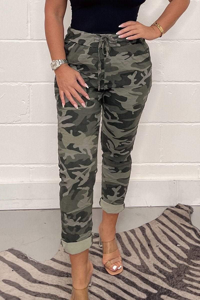 Printed casual trousers Amry green Camo