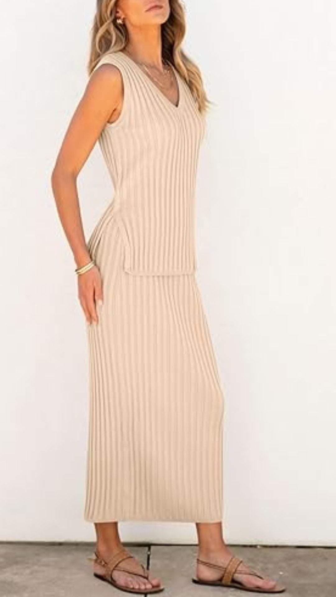 Women's V-neck Sleeveless Ribbed Skirt Suit