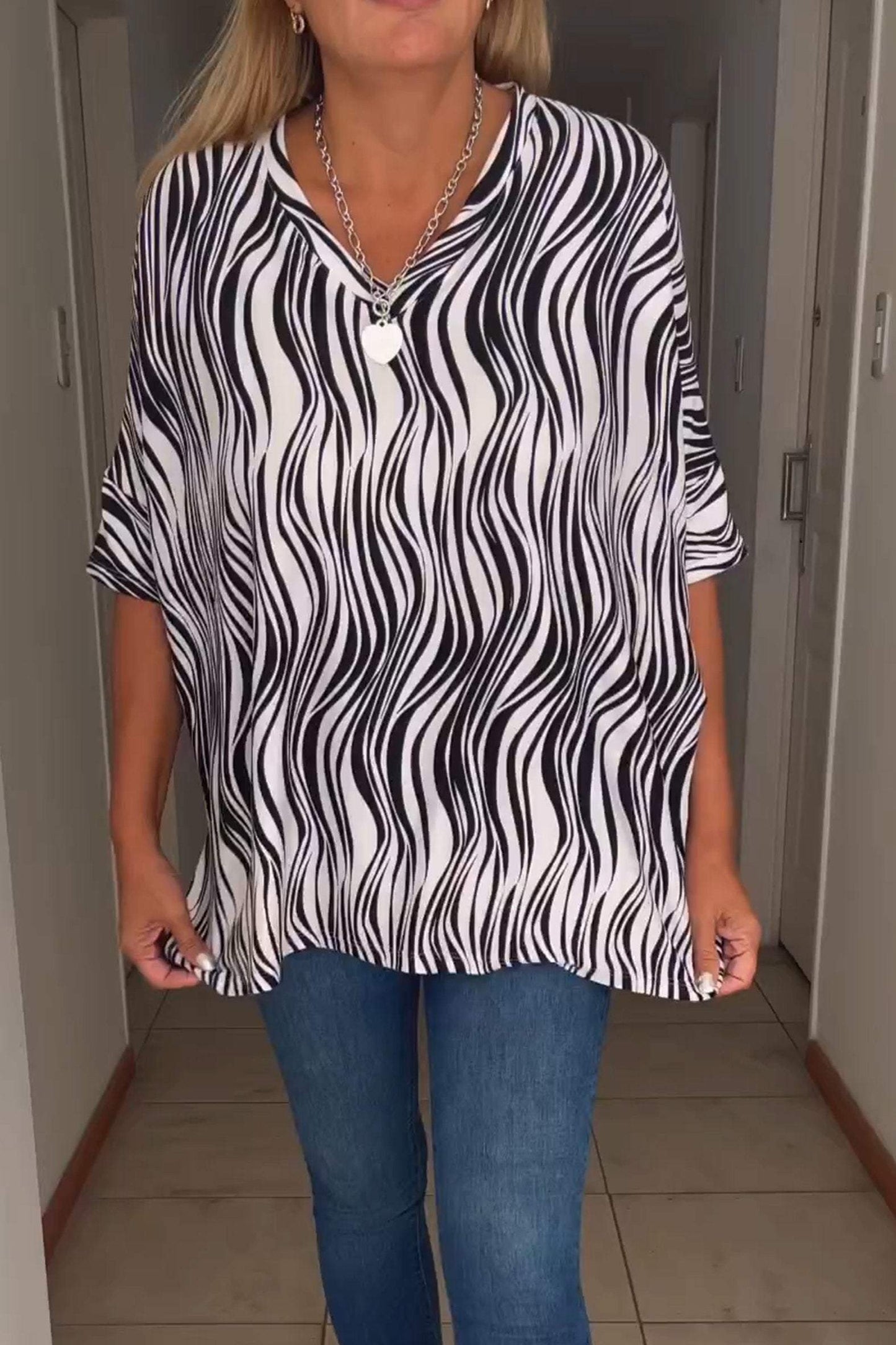 Zebra Print V-neck T-shirt Black