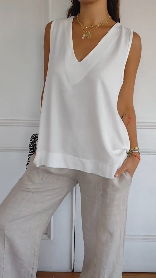 V-neck Loose and Comfortable Top white