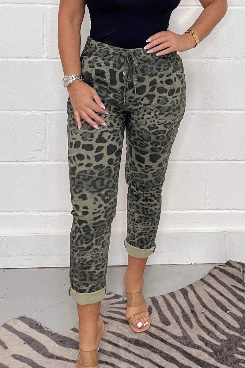 Printed casual trousers Amry green Leopard