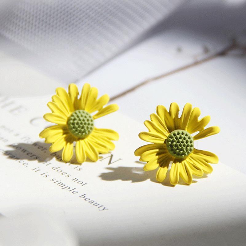 Little Daisy Earrings Japanese Temperament Earrings yellow