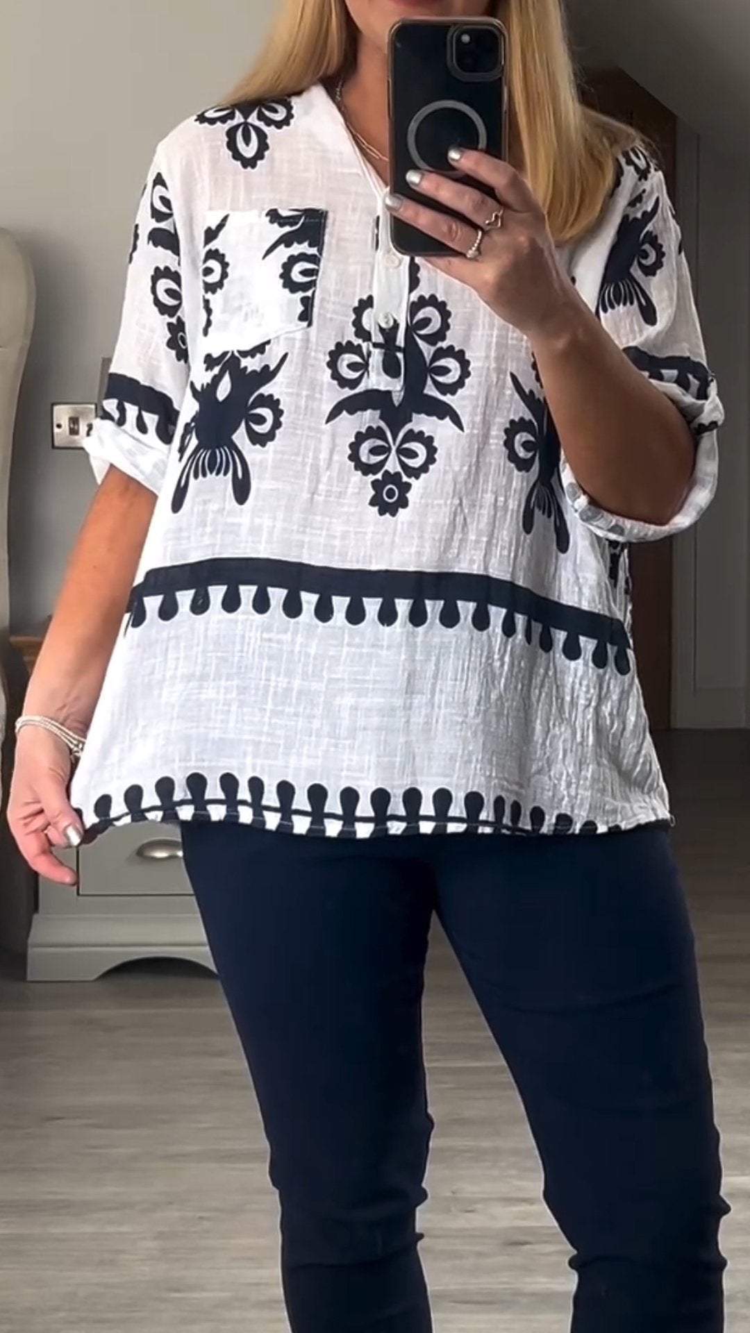 Vintage Print V-Neck Mid Sleeve Top