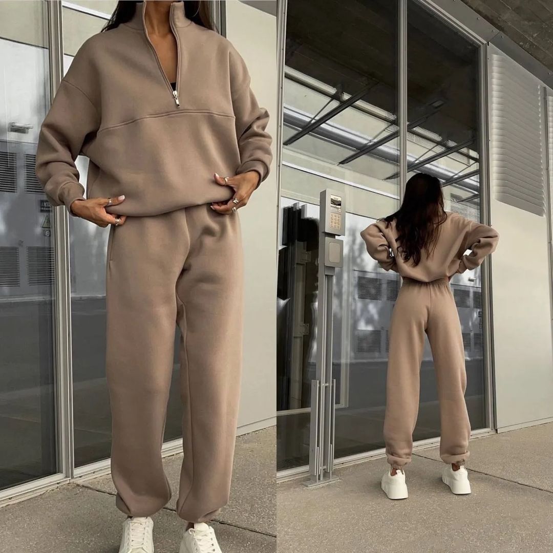 Sweatshirt and sweatpants two-piece suit