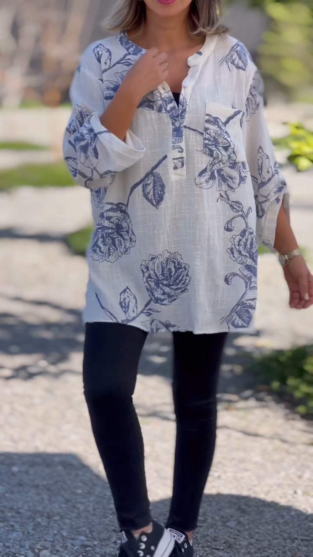 Cotton and Linen Printed V-neck Top